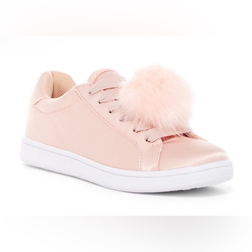 Baabee faux fur pom pom